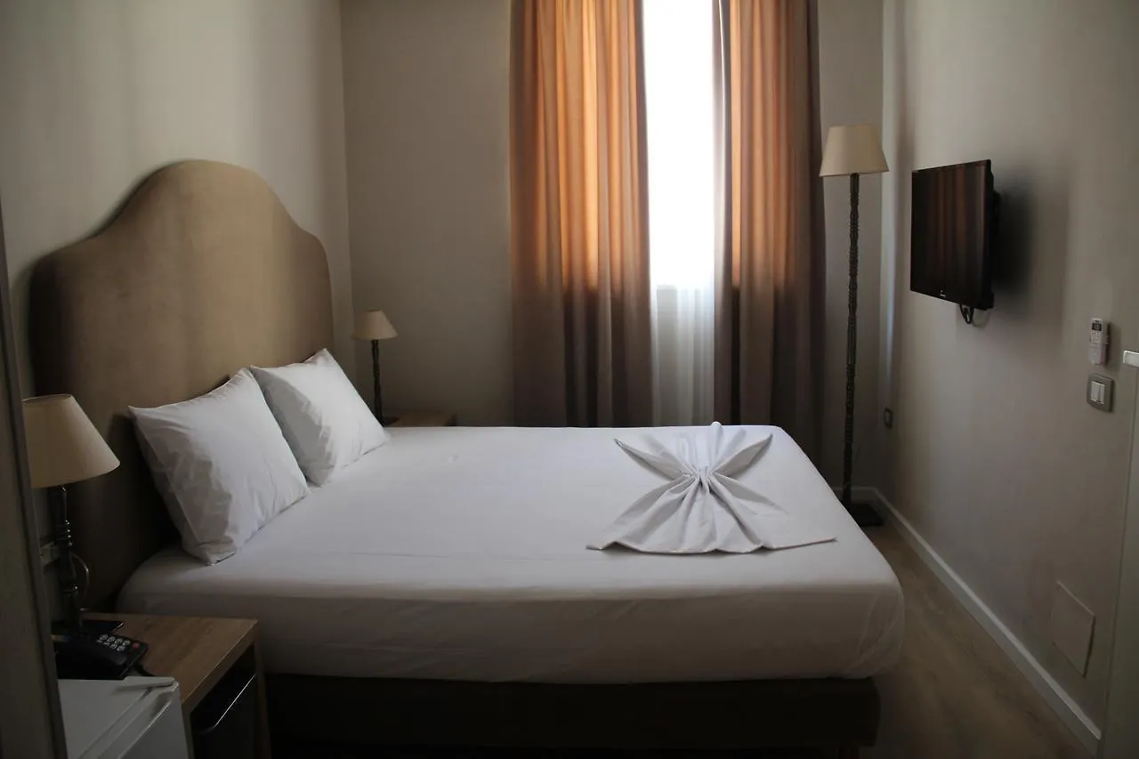 ****  Hotel Hermes Tirana Albânia
