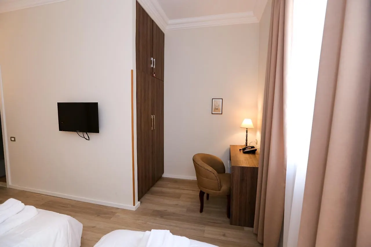 Hotel Hermes Tirana 4*,  Albânia